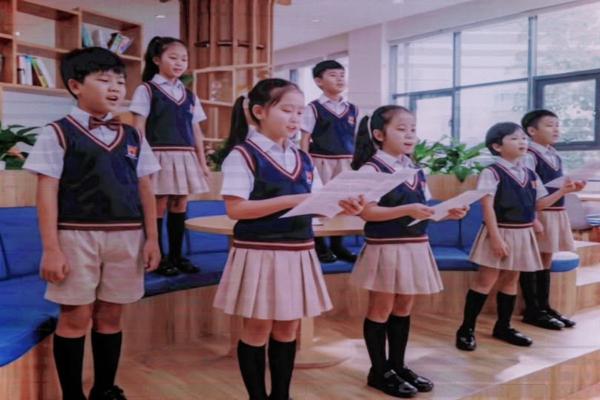 Thông Tuệ Tư Duy: Cách Học Sinh Academy Biết Đặt Câu Hỏi Đúng Và Chọn Giải Pháp Hay